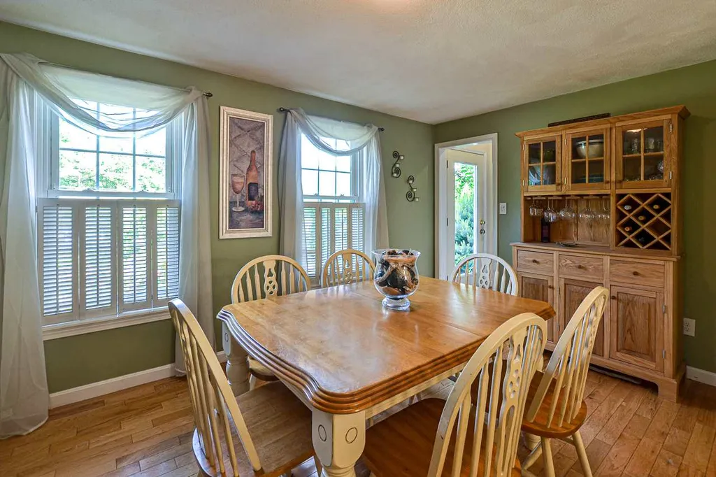 16 Ladyslipper Drive Newmarket NH 03857