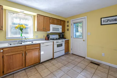 16 Ladyslipper Drive Newmarket NH 03857