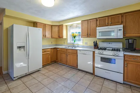 16 Ladyslipper Drive Newmarket NH 03857