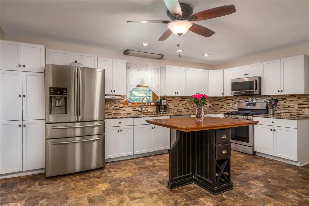 17 Quinlan Farm Road Raymond NH 03077