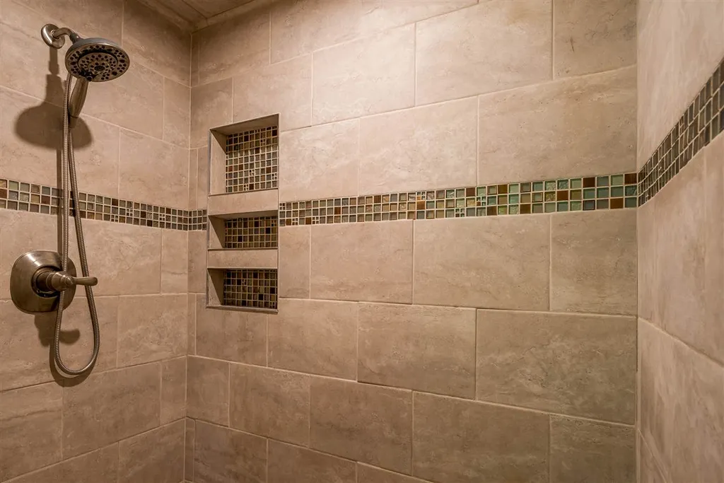 17 Quinlan Farm Road Raymond NH 03077