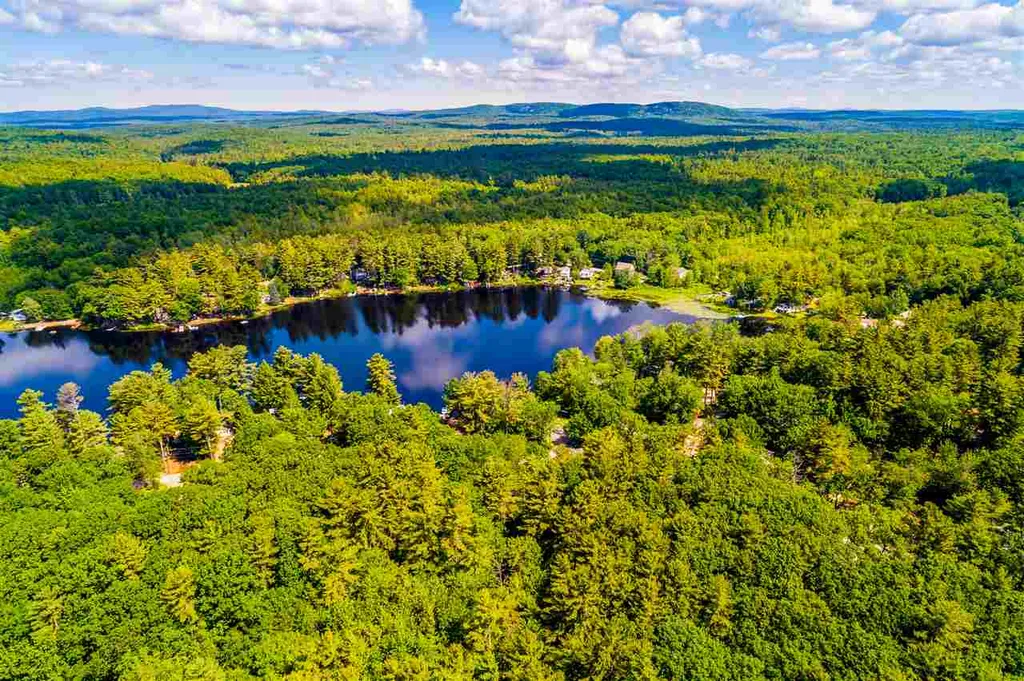 17 Quinlan Farm Road Raymond NH 03077