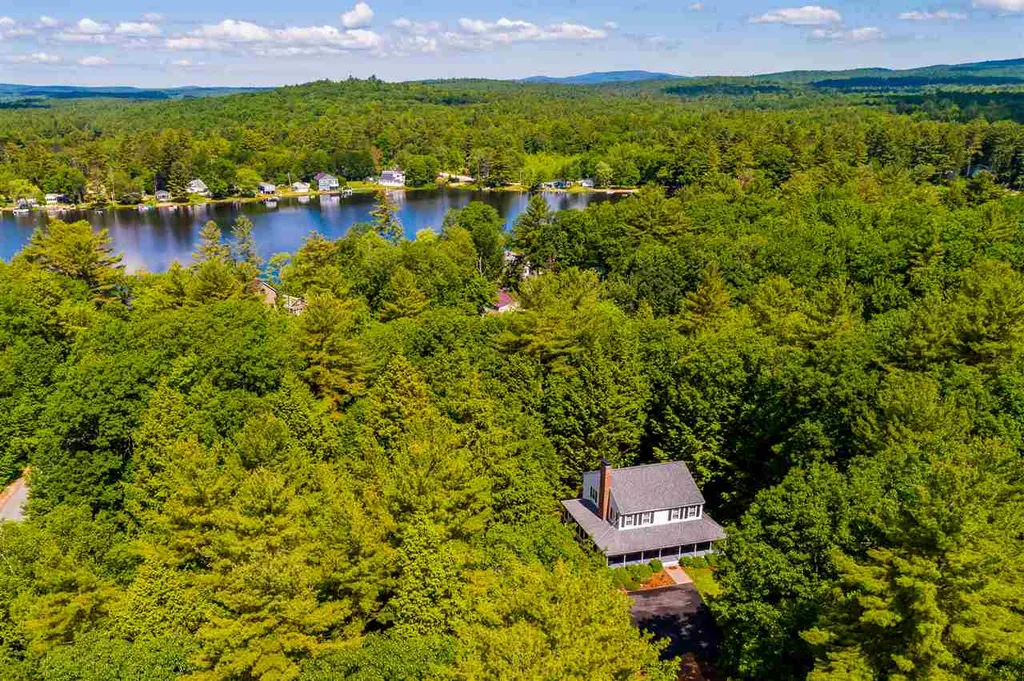 17 Quinlan Farm Road Raymond NH 03077