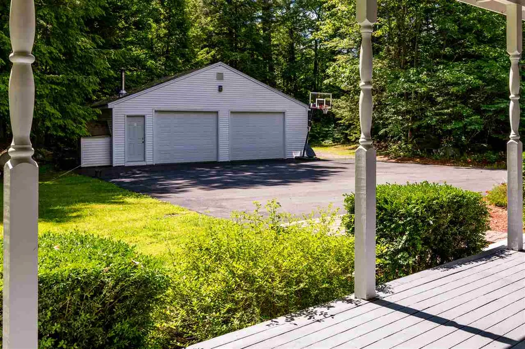 17 Quinlan Farm Road Raymond NH 03077
