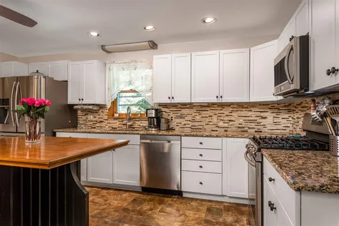 17 Quinlan Farm Road Raymond NH 03077