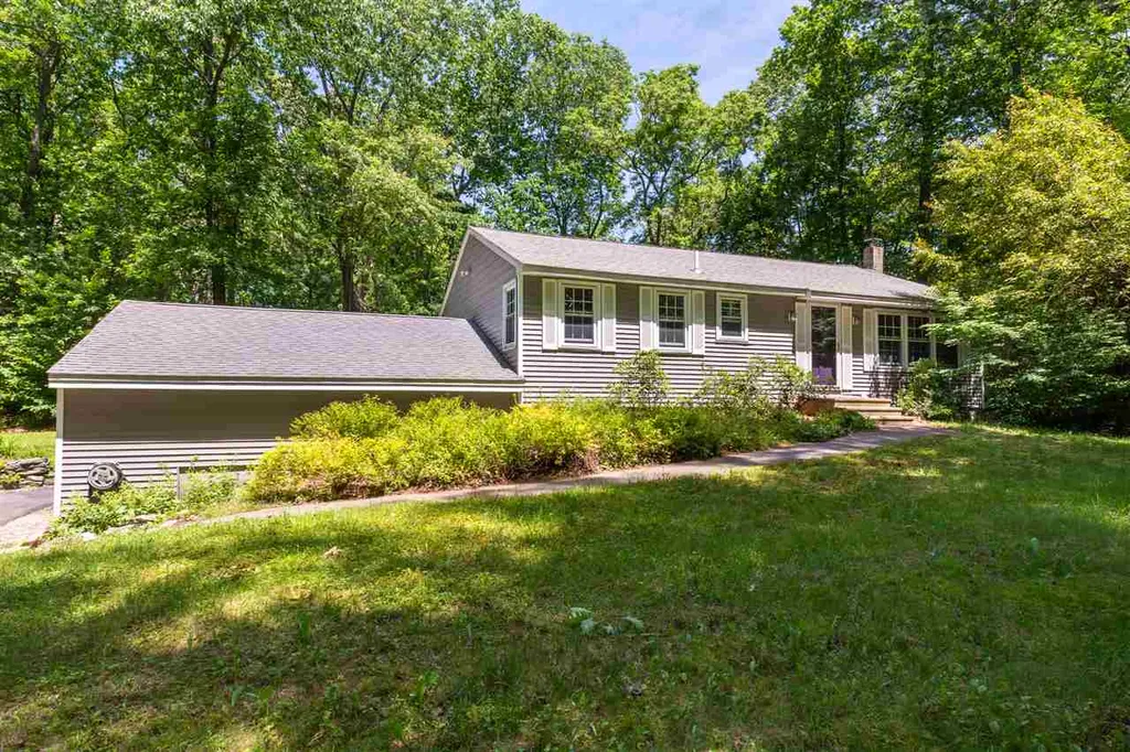 5 Emerald Drive Derry NH 03038