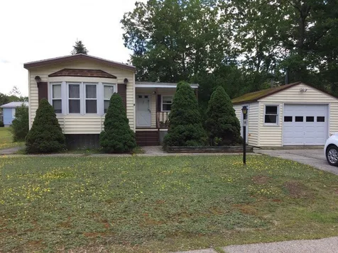 8 Village Drive Raymond NH 03077