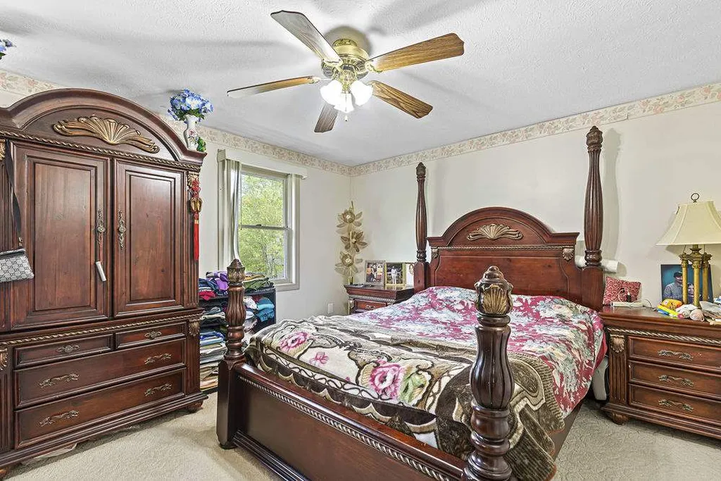 8 Oak Hill Lane Exeter NH 03833