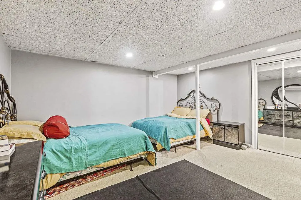 8 Oak Hill Lane Exeter NH 03833
