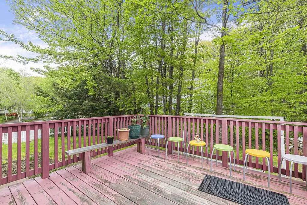 8 Oak Hill Lane Exeter NH 03833