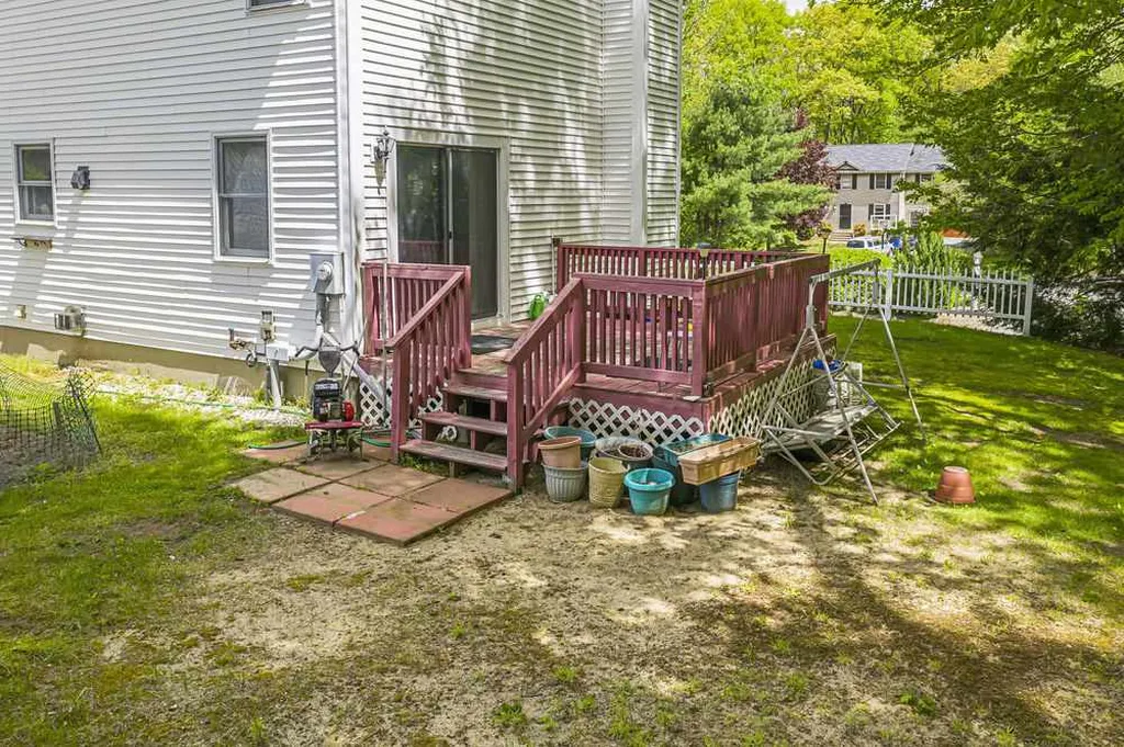 8 Oak Hill Lane Exeter NH 03833