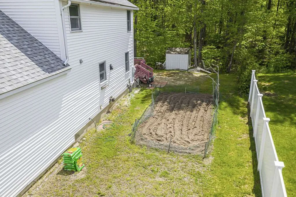 8 Oak Hill Lane Exeter NH 03833