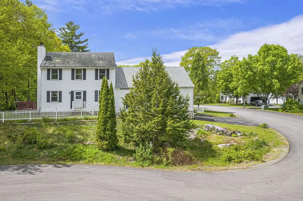 8 Oak Hill Lane Exeter NH 03833