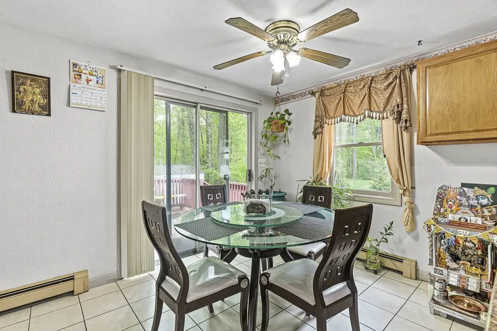 8 Oak Hill Lane Exeter NH 03833