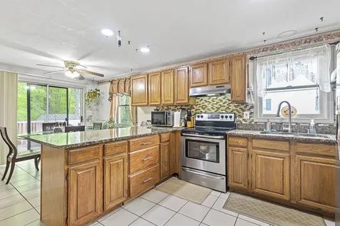8 Oak Hill Lane Exeter NH 03833