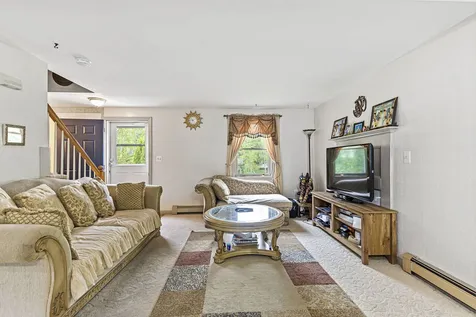 8 Oak Hill Lane Exeter NH 03833