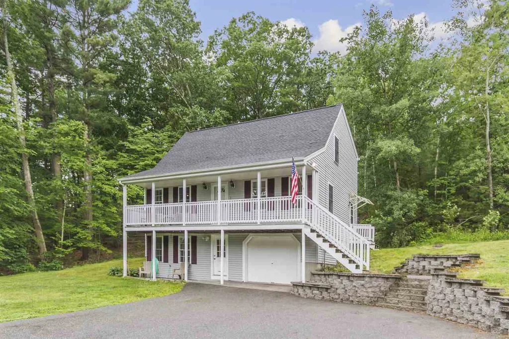 3 Benoit Avenue Pelham NH 03076