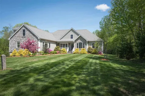 14 Zoe Lane Newton NH 03858