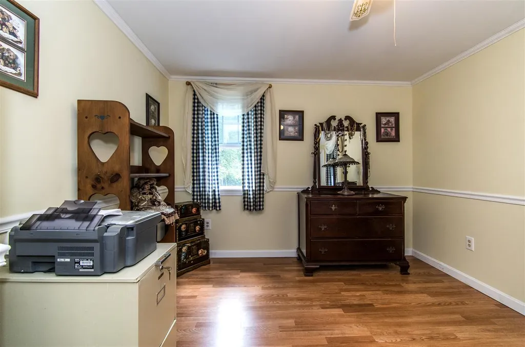 7 Kerry Drive Newton NH 03858