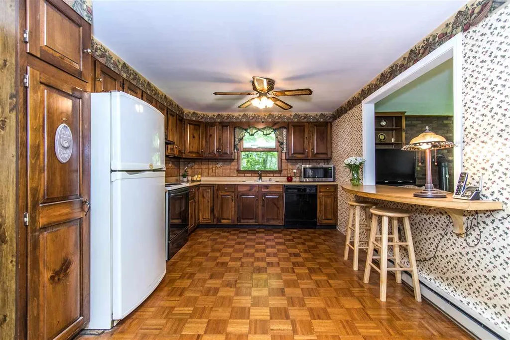 7 Kerry Drive Newton NH 03858