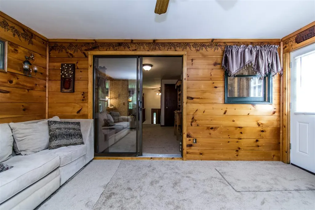 7 Kerry Drive Newton NH 03858