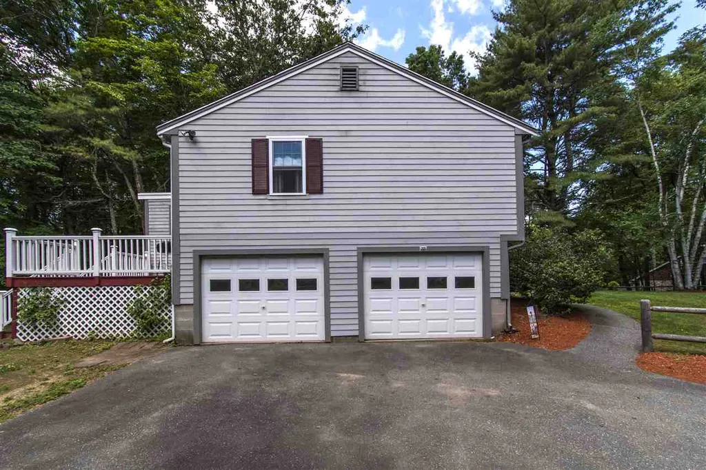 7 Kerry Drive Newton NH 03858