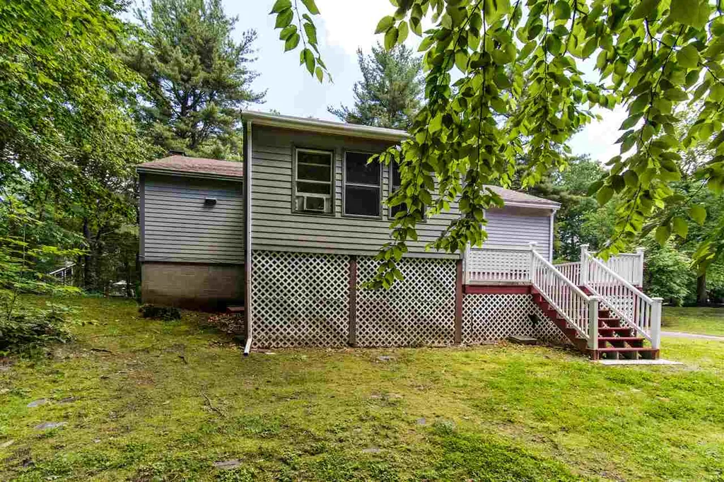 7 Kerry Drive Newton NH 03858