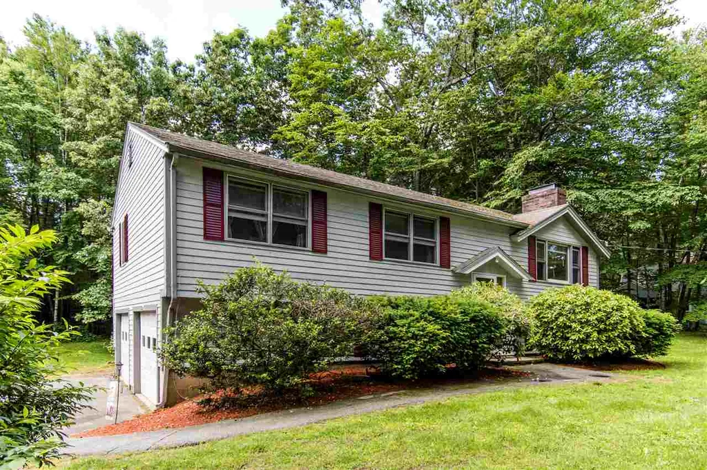 7 Kerry Drive Newton NH 03858