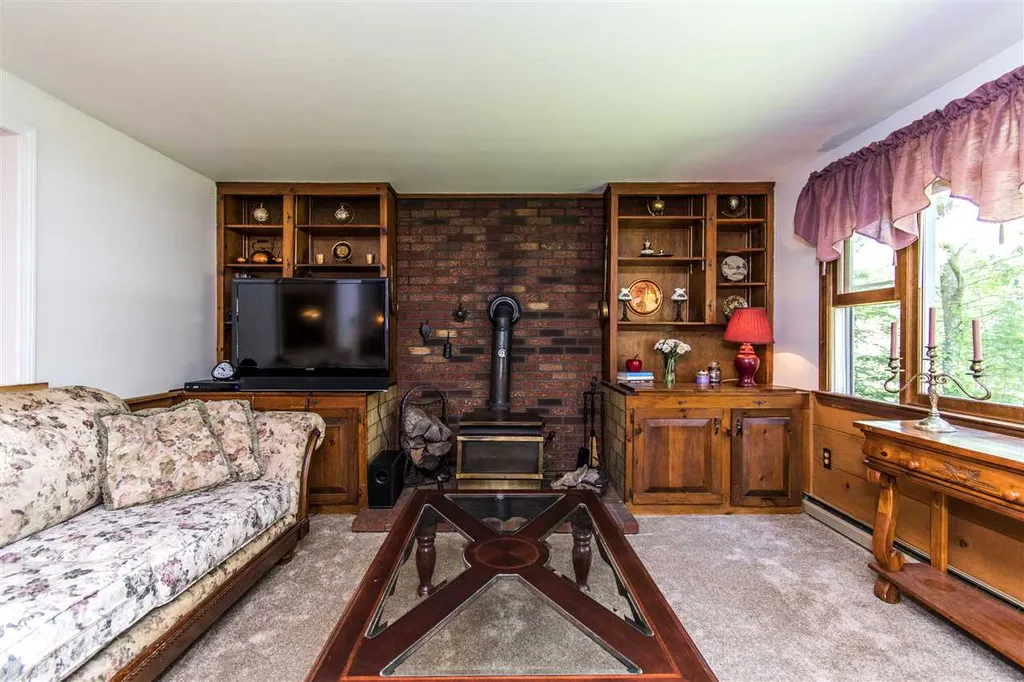 7 Kerry Drive Newton NH 03858