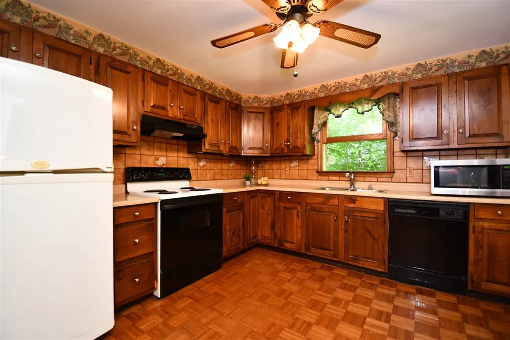 7 Kerry Drive Newton NH 03858