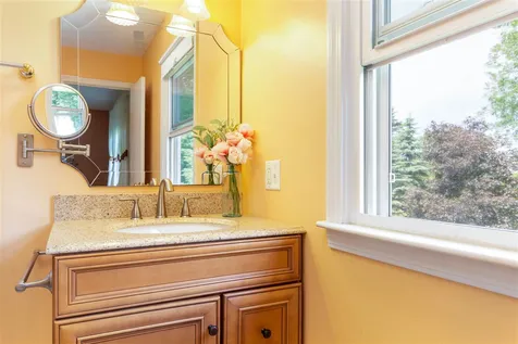 223 Stokes Lane Shelburne VT 05482