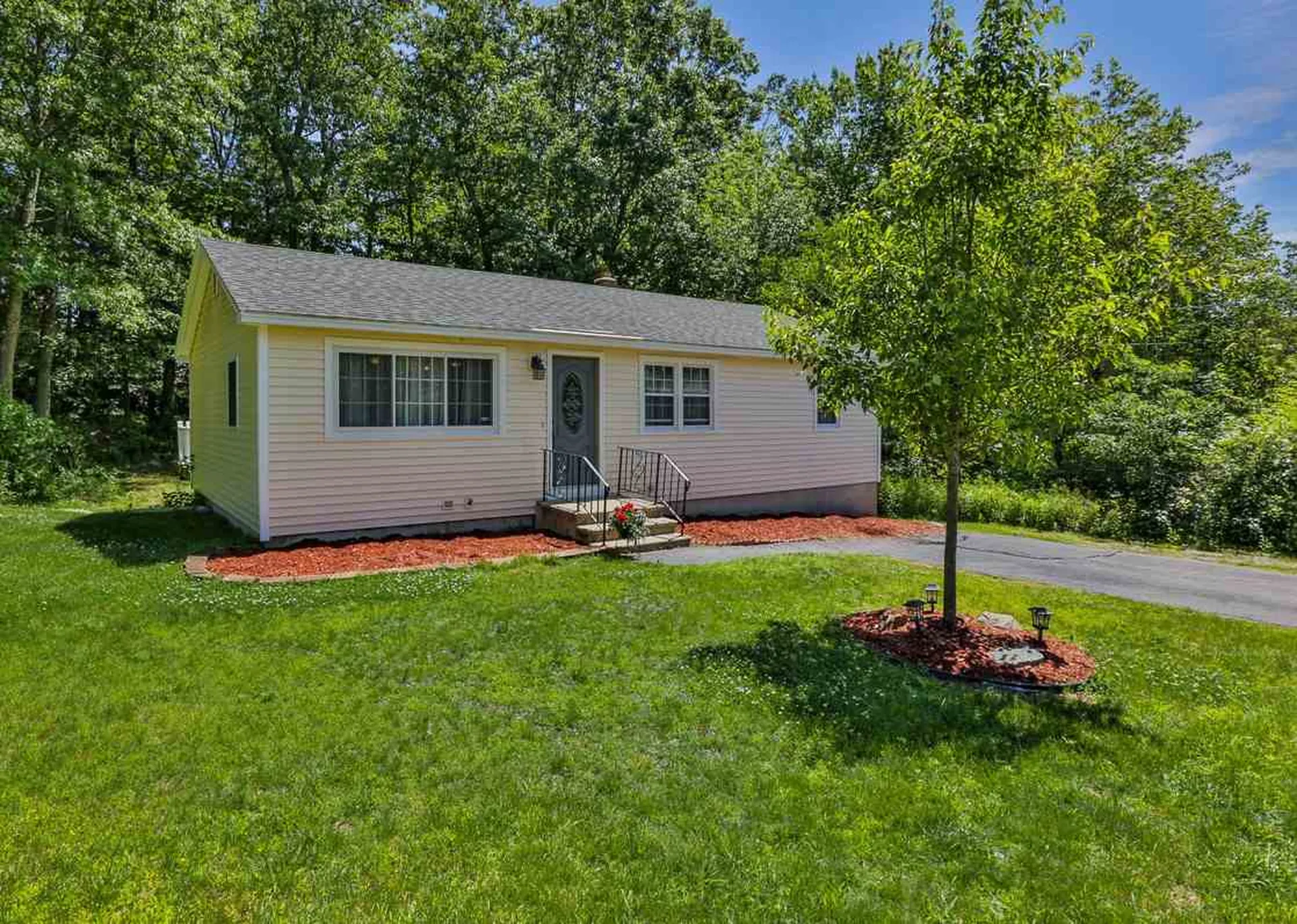 8 South London Drive Nashua NH 03062