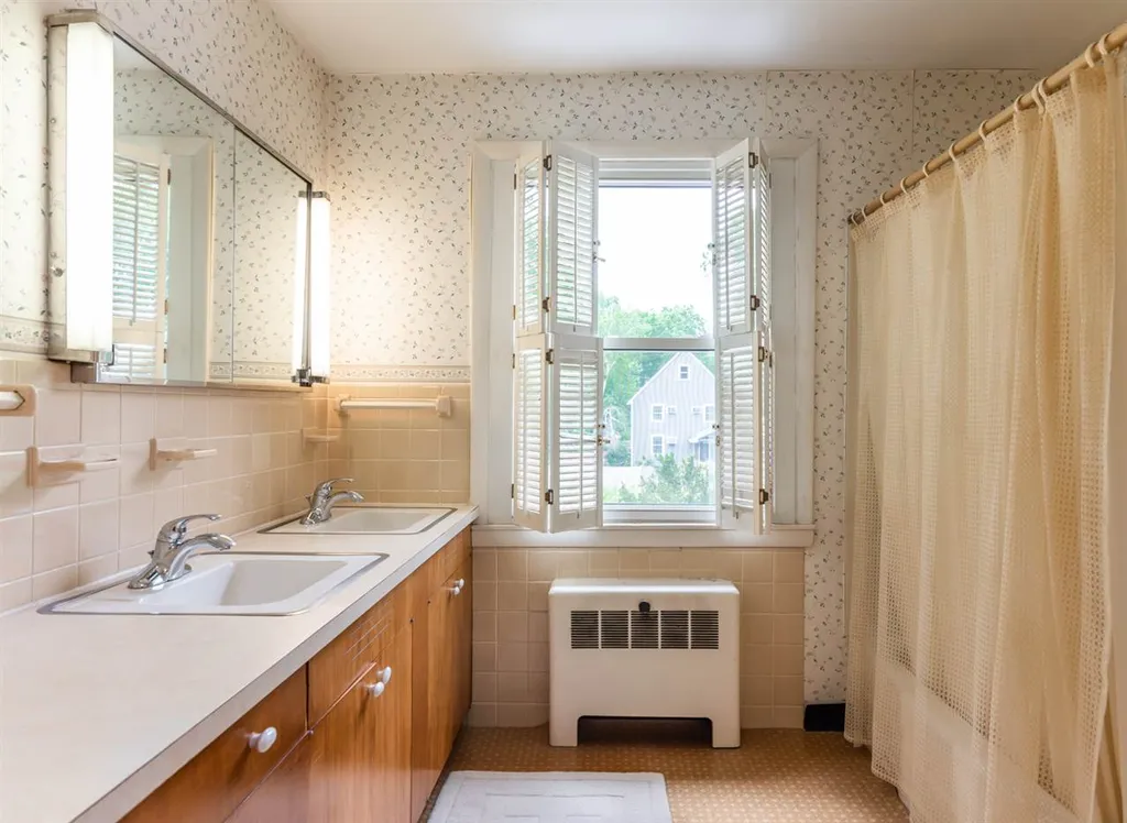 43 Farmington Road Nashua NH 03060