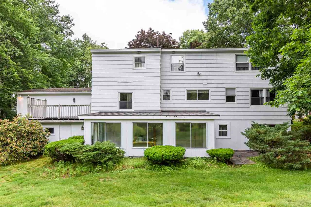43 Farmington Road Nashua NH 03060