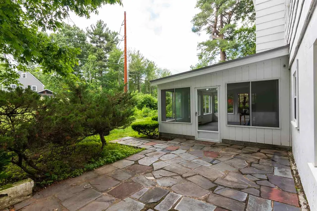 43 Farmington Road Nashua NH 03060