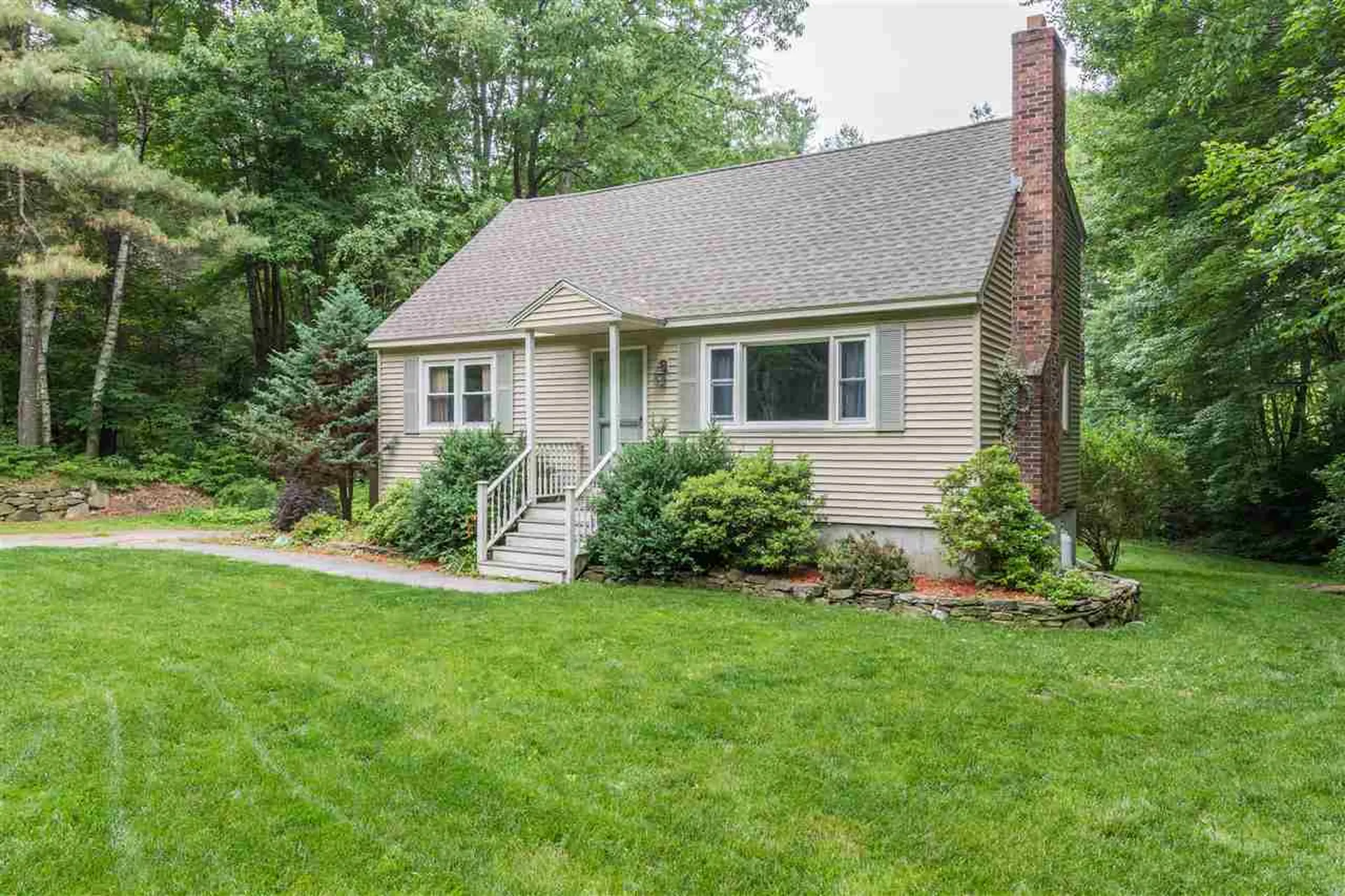 19 Judy Drive Londonderry NH 03053