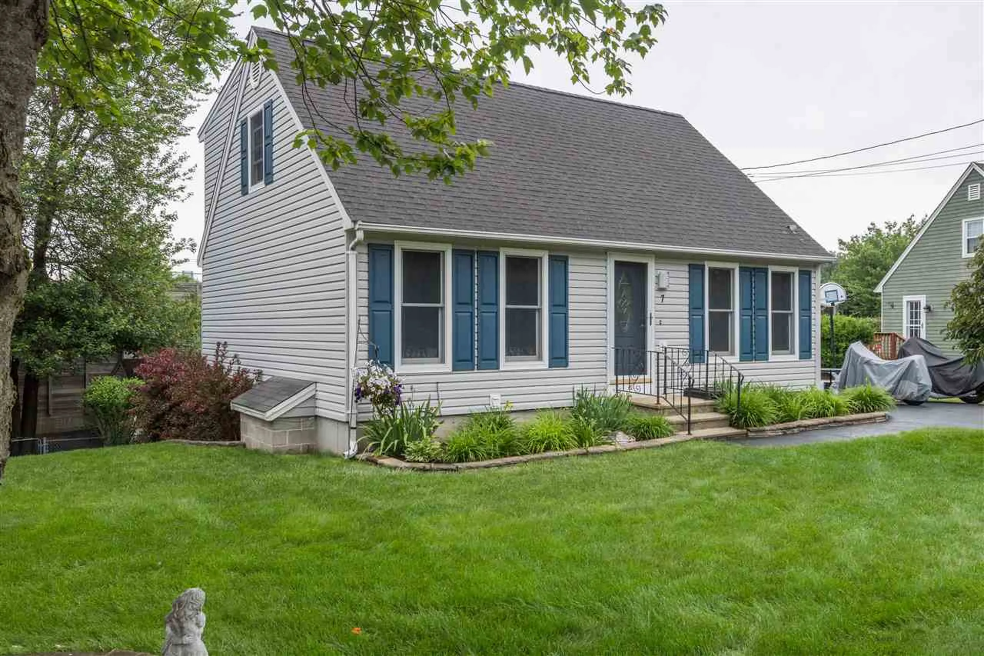 7 Peterborough Place Nashua NH 03064