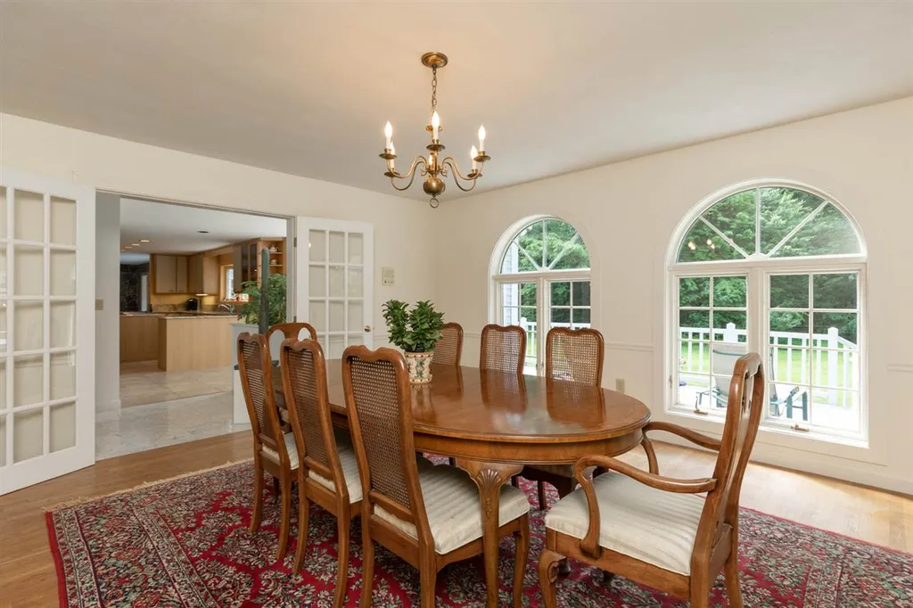 9 Evergreen Way Stratham NH 03885