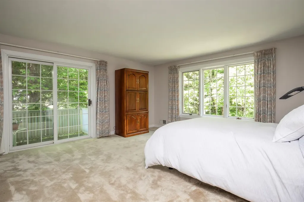 9 Evergreen Way Stratham NH 03885