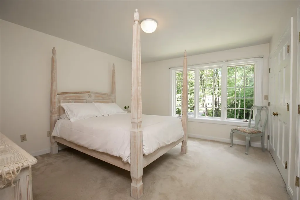 9 Evergreen Way Stratham NH 03885