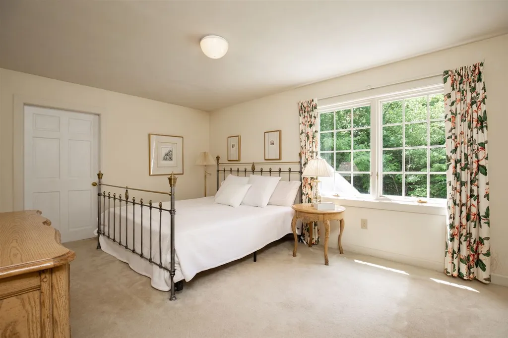 9 Evergreen Way Stratham NH 03885