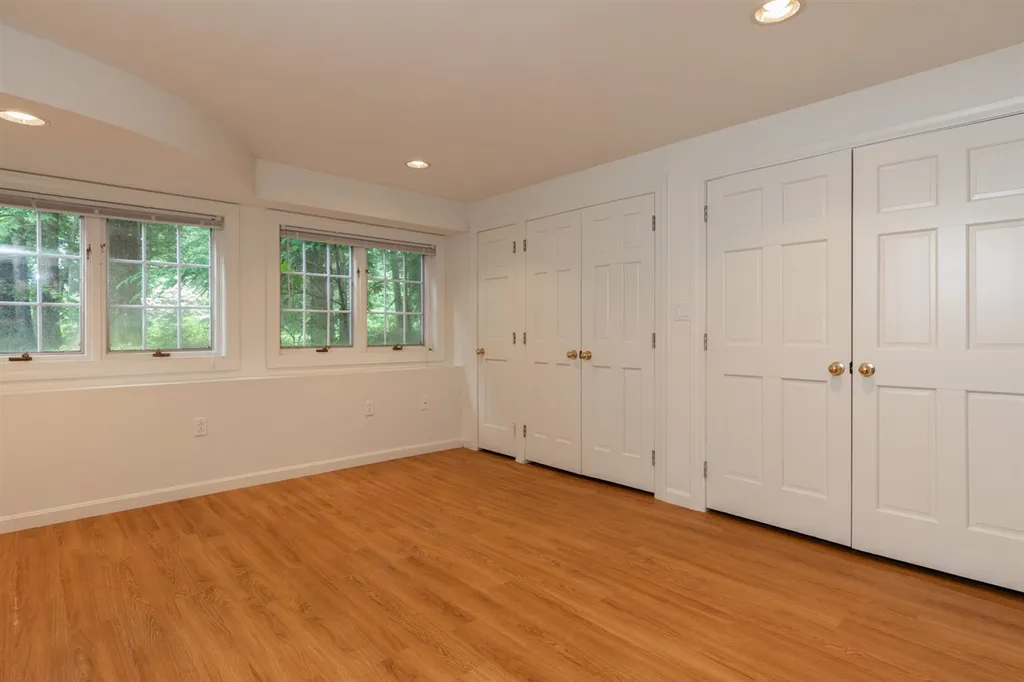 9 Evergreen Way Stratham NH 03885