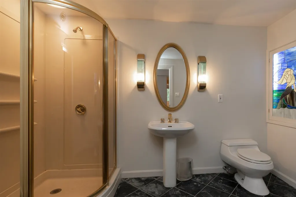 9 Evergreen Way Stratham NH 03885