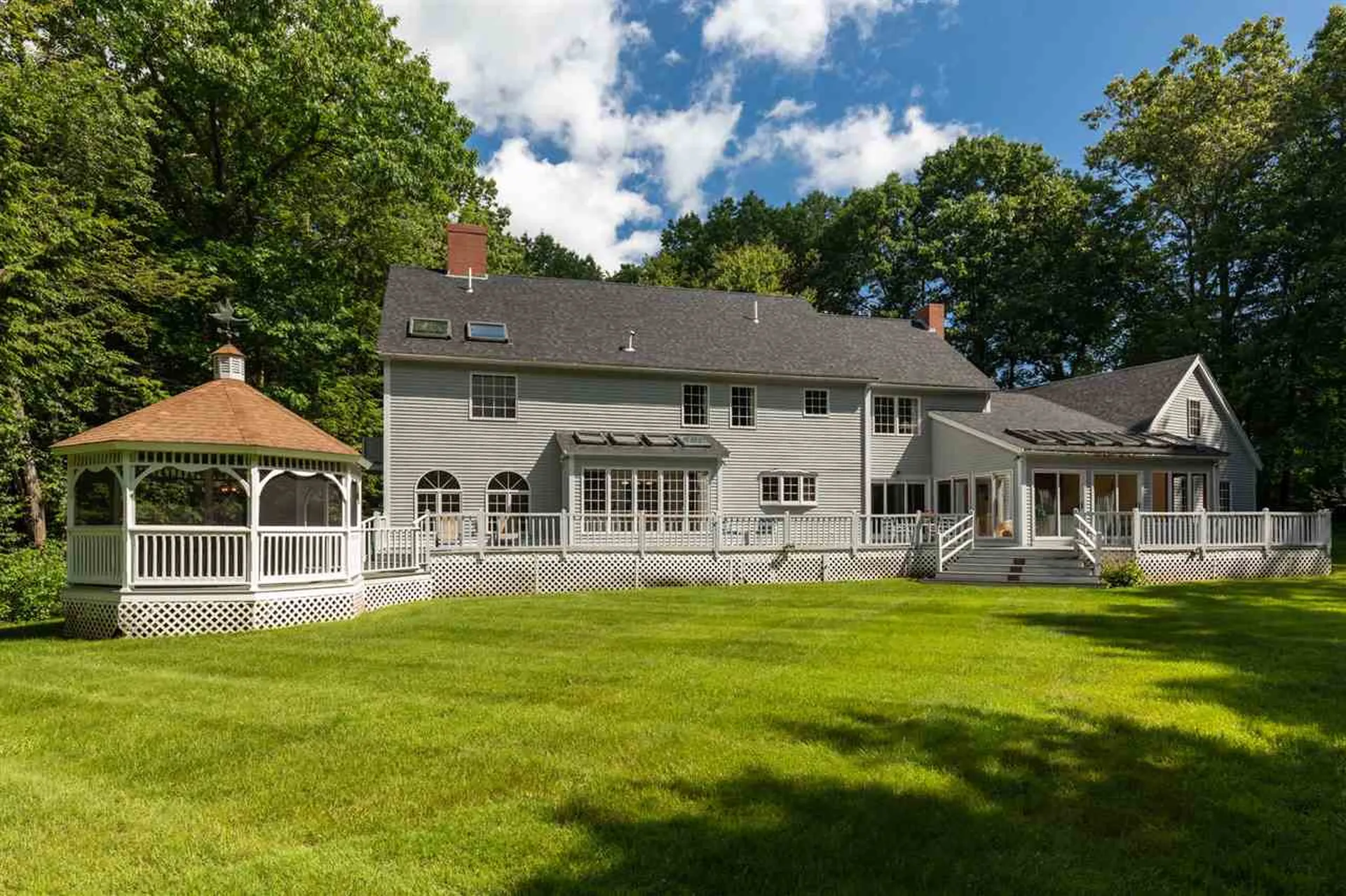 9 Evergreen Way Stratham NH 03885