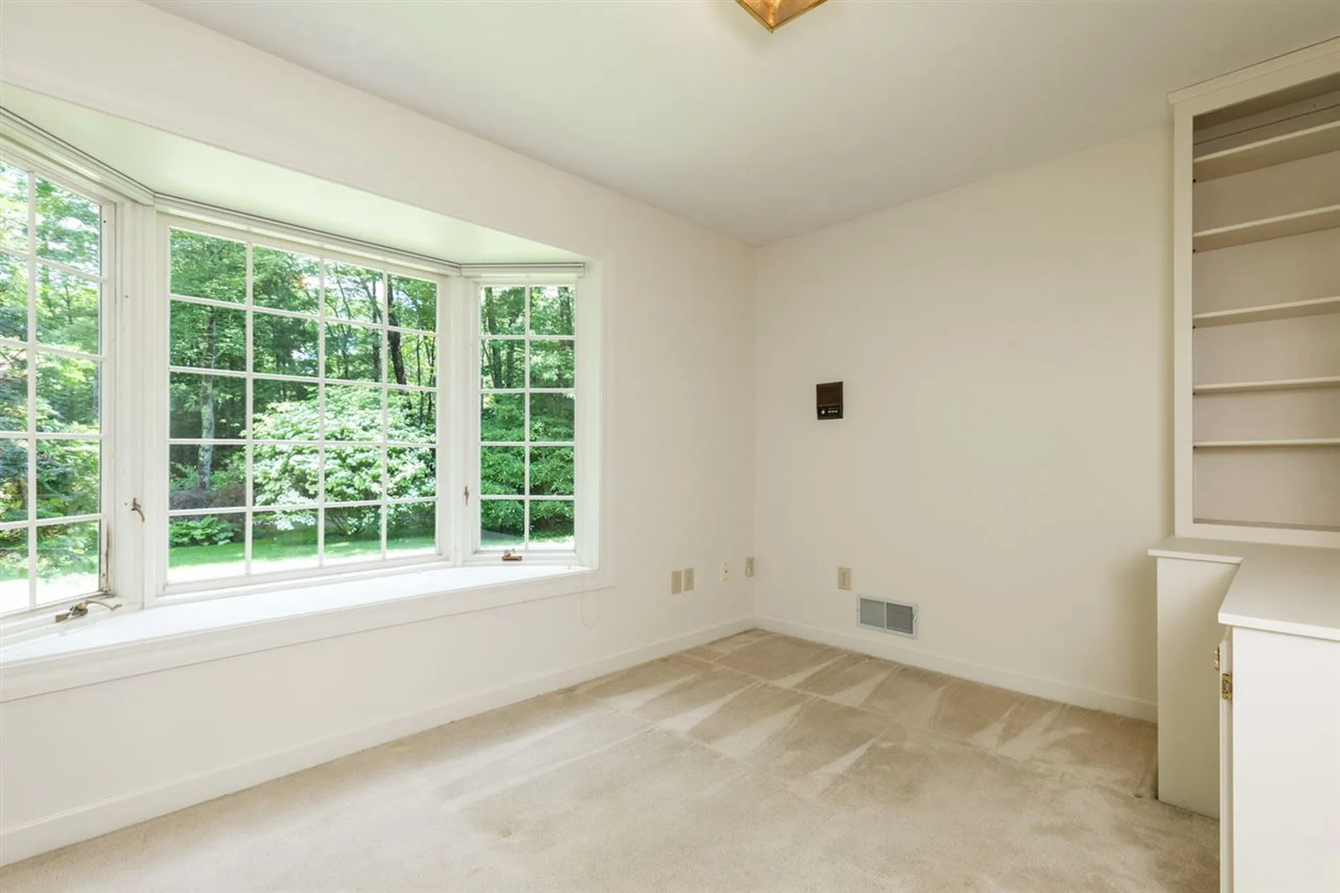 9 Evergreen Way Stratham NH 03885