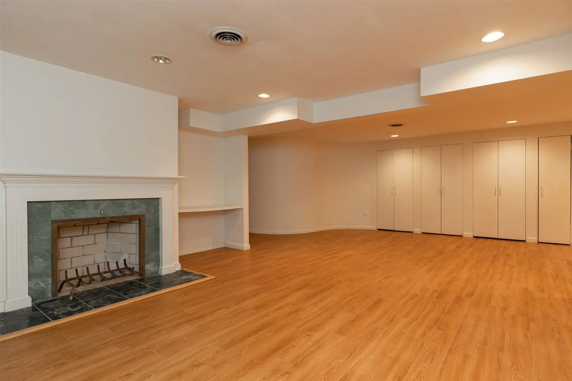 9 Evergreen Way Stratham NH 03885