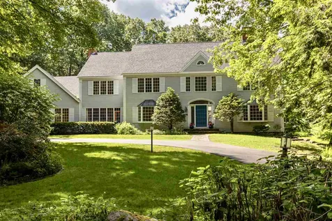 9 Evergreen Way Stratham NH 03885