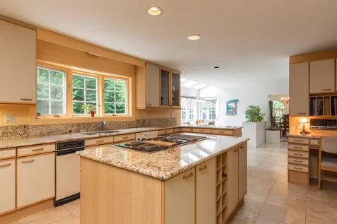 9 Evergreen Way Stratham NH 03885