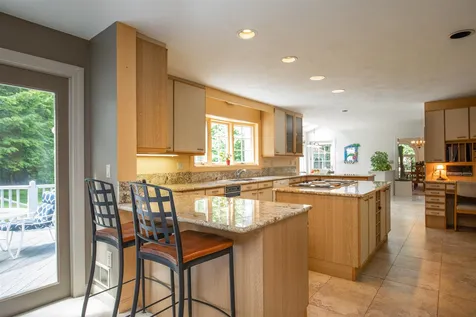 9 Evergreen Way Stratham NH 03885