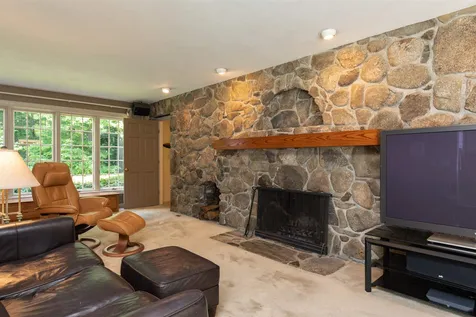 9 Evergreen Way Stratham NH 03885